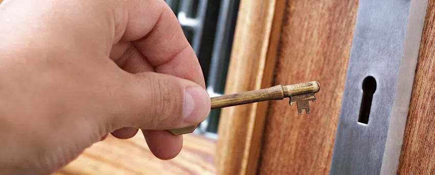 Central Locksmith Store Kansas City, MO 816-622-3384 - lockout-service-01